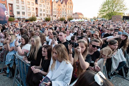 Dawid Kwiatkowski zaśpiewał przed katedrą