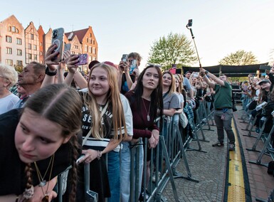 Dawid Kwiatkowski zaśpiewał przed katedrą