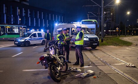 Citroenem uderzył w motocyklistę