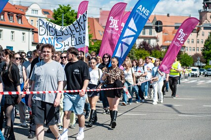 Studenci z kluczami do miasta