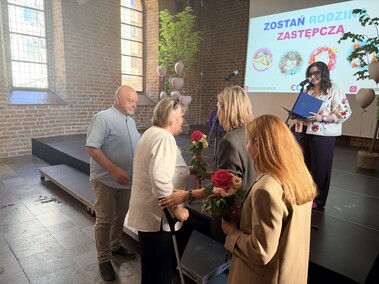 Magdalena Różczka i zwyczajne-niezwykłe rodziny w Elblągu