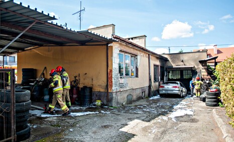 Pożar w warsztacie samochodowym