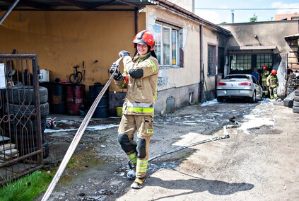 Pożar w warsztacie samochodowym