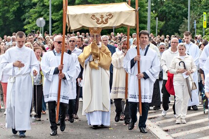 Boże Ciało.10 procesji przez miasto
