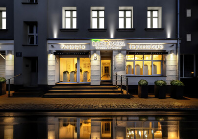 Historia pisana uśmiechem - 40 lat troski o zdrowy uśmiech. Dental Clinic Ewa Radziejewska 1986-2026
