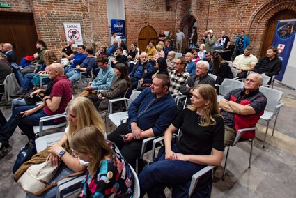 Między \"Nie wierzę politykom\" a \"Jeszcze będzie przepięknie\"
