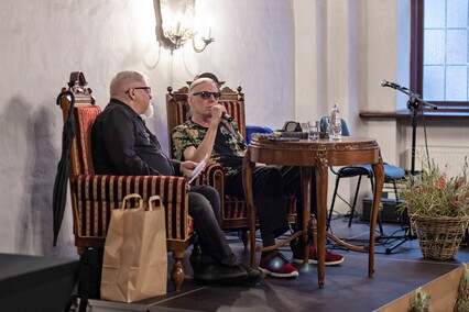 Między \"Nie wierzę politykom\" a \"Jeszcze będzie przepięknie\"
