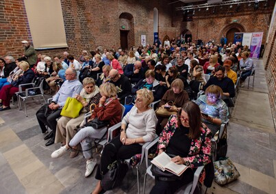 Między \"Nie wierzę politykom\" a \"Jeszcze będzie przepięknie\"