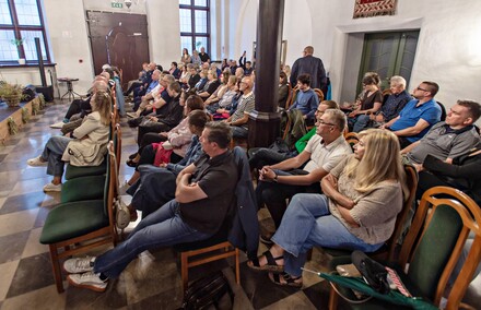 Między \"Nie wierzę politykom\" a \"Jeszcze będzie przepięknie\"