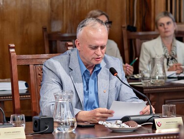 Prezydent z wotum zaufania  i absolutorium