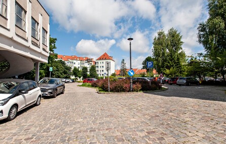 Planują przebudować parking przy urzędzie Planują przebudować parking przy urzędzie