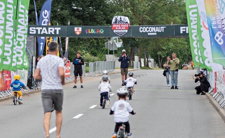 Ścigali się na szosie i rolkach. Road Race w Elblągu