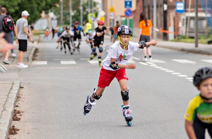 Ścigali się na szosie i rolkach. Road Race w Elblągu
