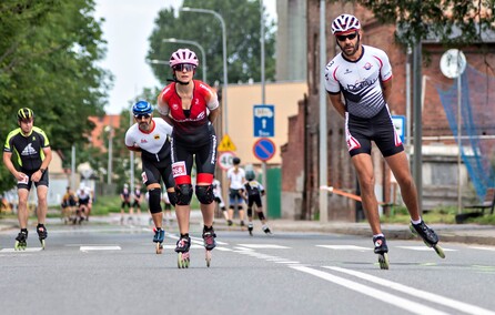 Ścigali się na szosie i rolkach. Road Race w Elblągu