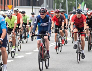 Ścigali się na szosie i rolkach. Road Race w Elblągu