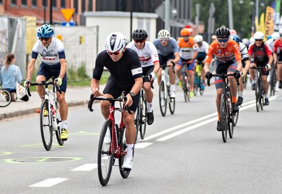 Ścigali się na szosie i rolkach. Road Race w Elblągu