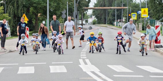 Ścigali się na szosie i rolkach. Road Race w Elblągu