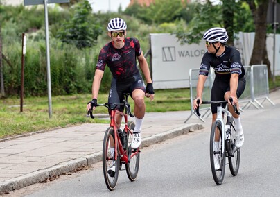 Ścigali się na szosie i rolkach. Road Race w Elblągu