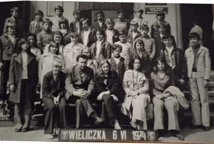 \"Praca społeczna na dzieci wpływa wychowawczo\".  (Ze szkolnej kroniki SP w Łęczu, odc. 5)