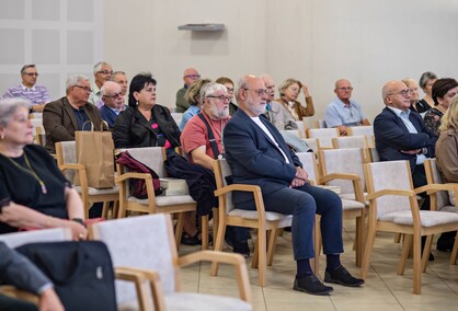 Echo sprzed wieków w dwóch językach