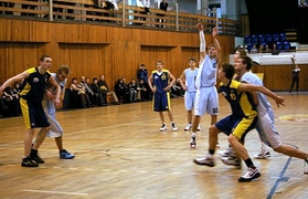 W memoriałowym pojedynku Lotos wygrał z Truso (koszykówka)