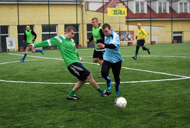 Niegościnni gospodarze (piłka nożna)