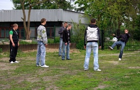 Latały podkowy w „Lazarusie”