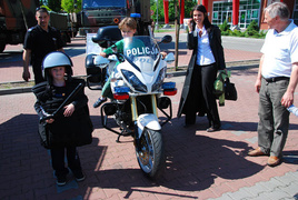 Czym jeżdżą żołnierze, policjanci i strażacy?