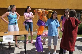 Z postaciami z bajek za pan brat