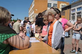 Z postaciami z bajek za pan brat