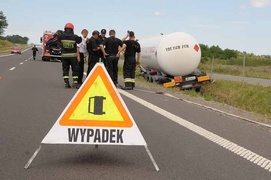 Cysterna w rowie. Kierowca zasłabł po ukąszeniu przez owada