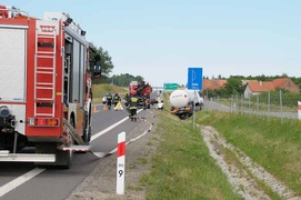 Cysterna w rowie. Kierowca zasłabł po ukąszeniu przez owada