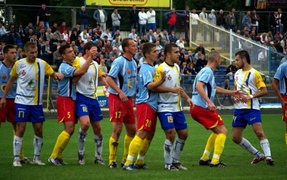 Bezbarwny lider uratował w Elblągu punkt (piłka nożna)