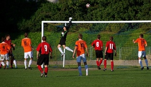 Pierwsza porażka w sezonie (piłka nożna)