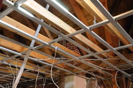 Kamienny łupek na „czerwonym domku”