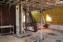 Kamienny łupek na „czerwonym domku”