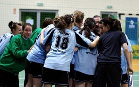 Słaba obrona (piłka ręczna)