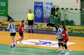 Słaba obrona (piłka ręczna)