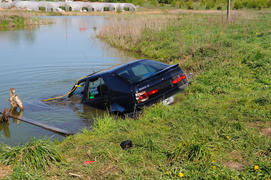 Renault w wodzie
