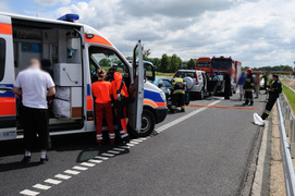 Kolizja trzech pojazdów na \"siódemce\"
