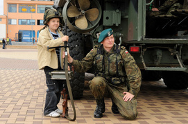 Świętowanie z żołnierzami