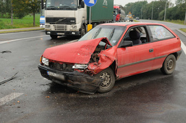 Zderzenie trzech aut w Kazimierzowie
