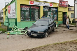 Pijany uderzył w sklep