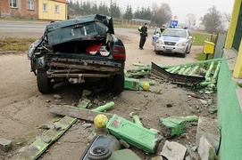 Pijany uderzył w sklep