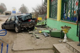 Pijany uderzył w sklep