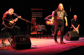 Piekarczyk akustycznie