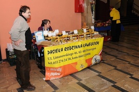 W poszukiwaniu prezentów i gwiazdkowych ozdób