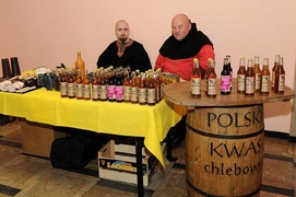 W poszukiwaniu prezentów i gwiazdkowych ozdób