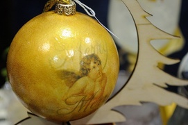 W poszukiwaniu prezentów i gwiazdkowych ozdób