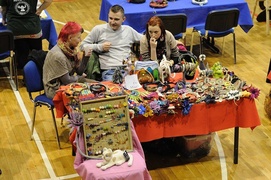 W poszukiwaniu prezentów i gwiazdkowych ozdób